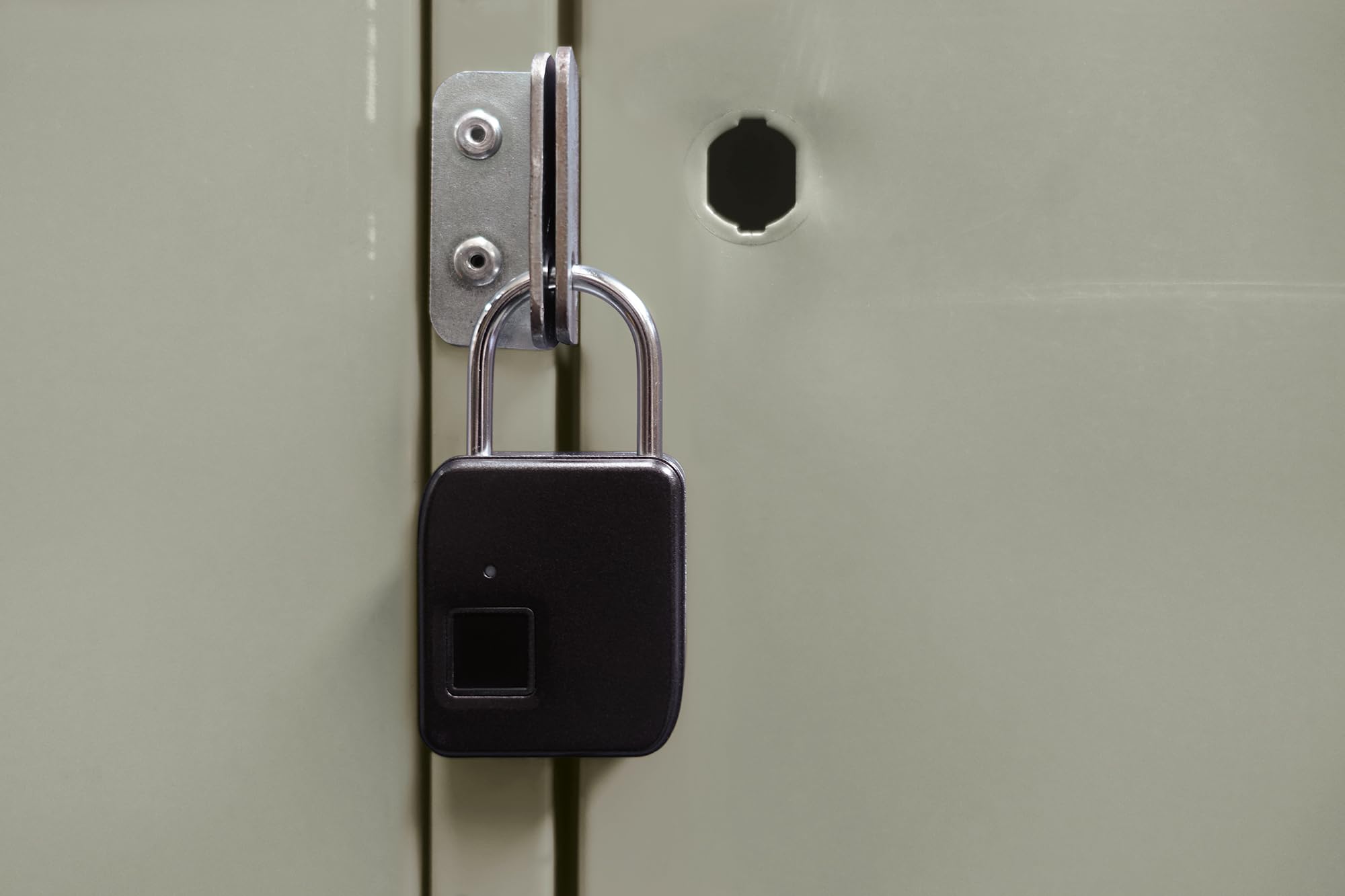 SCHWAIGER 715941 Fingerabdruck Schloss Smart Vorhängeschloss Elektronisches Bügelschloss Fingerprint wasserdicht zinklegiert USB-C aufladbar inkl. USB-C-Kabel