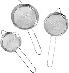 Jogo 3 Peneiras em Aço Inox Resistente Luxo Para Coar Polvilhar Versátil, Durável, com Suporte para Panelas e Travessas, Resistente a Temperaturas e de Fácil Manuseio 8, 10 e 12cm