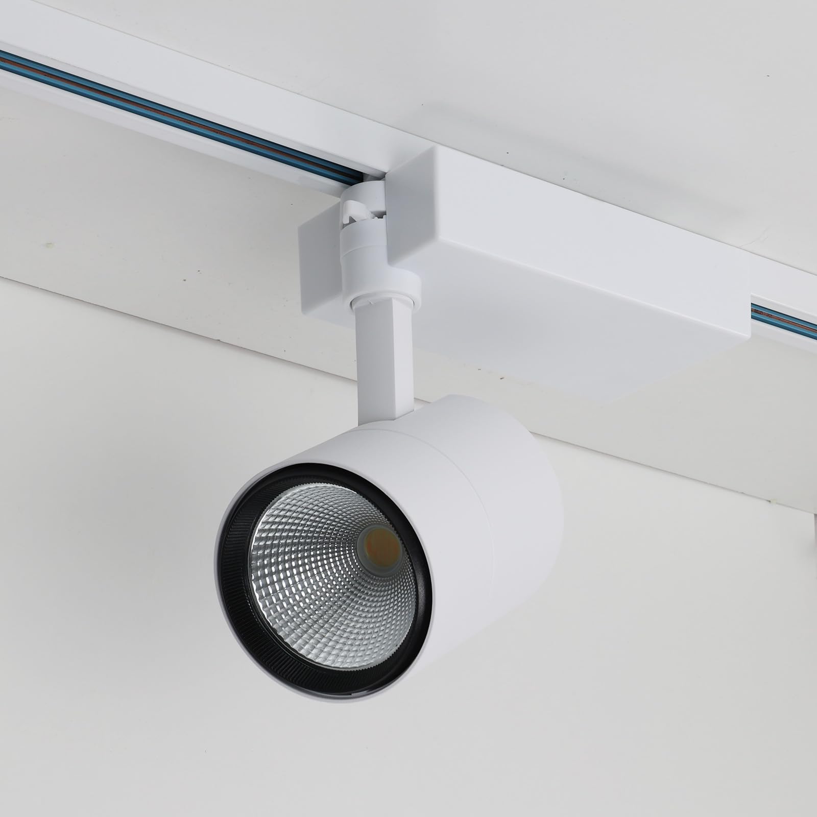 Alpinaluz Foco LED Blanco para Carril Monofásico 220V – 40W con CCT Ajustable 3000K/4000K/6000K – Proyector de Alta Potencia y Disipación de Calor – Orientable para Tiendas y Galerías