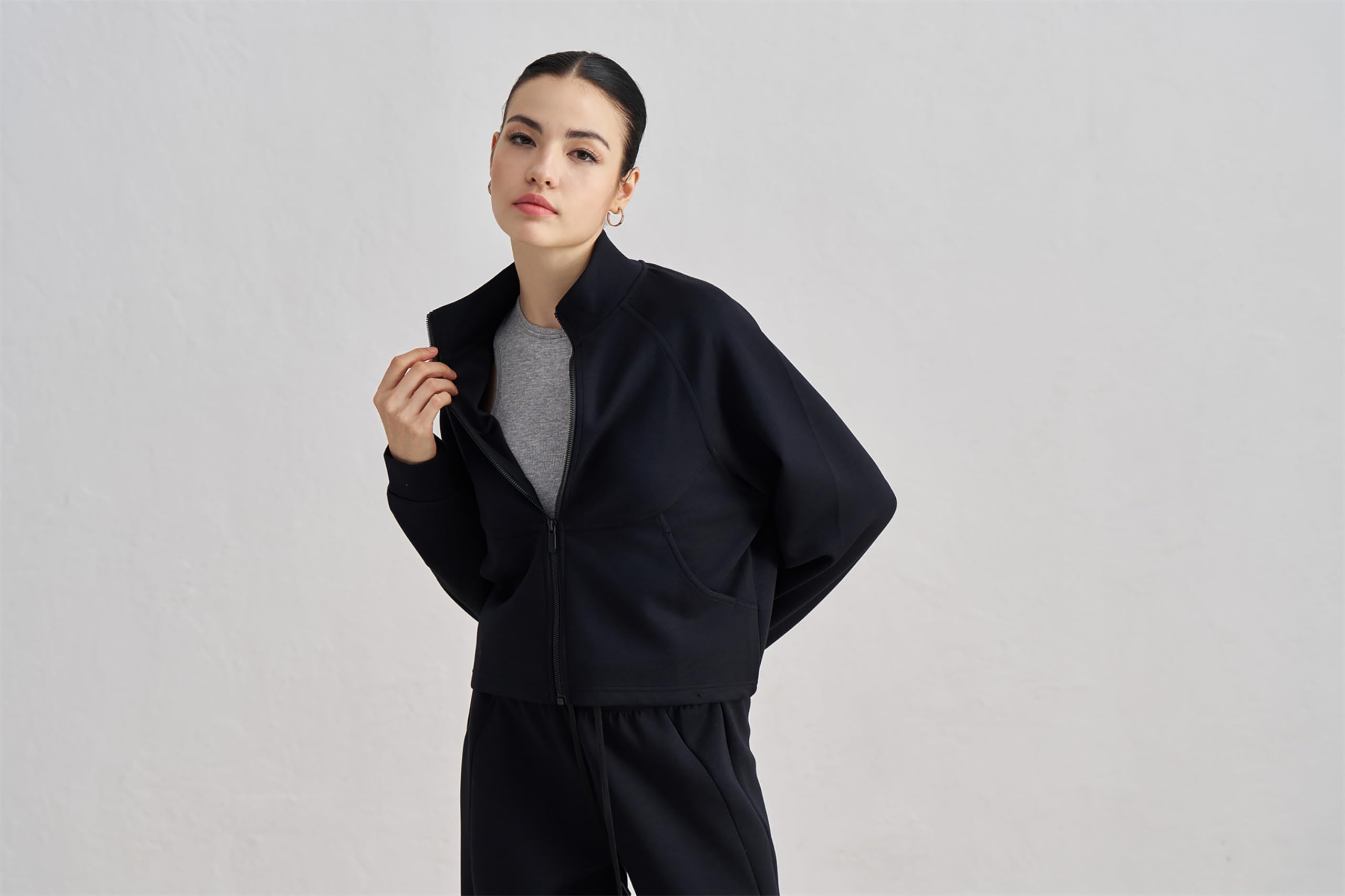 altiland Women's Full Zip Workout Running Yoga Jackets, Lightweight Scuba Sweatshirt with Pockets(Black,M)