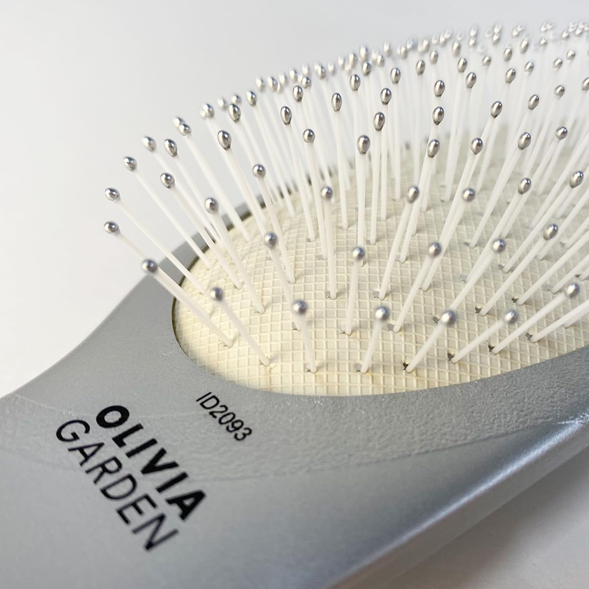 Olivia Garden Expert Care Curve Nylon Bristles Saç Fırçası Gümüş
