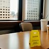 Letrero de Escritorio de Precaución por Sobreestimulación - Letrero de No Acercarse Ideal como Regalo para Cubículo de Oficina, Letrero Pequeño Humorístico, Decoración Novedosa para Espacios de Trabajo Animados (1) 7