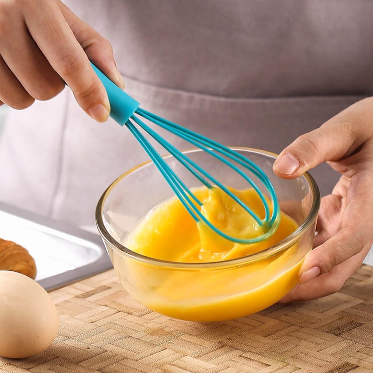 Schneebesen Rührbesen Multifunktionale Rotierende Manuelle Schneebesen Silikon Creme Mixer Backwerkzeuge Küchenutensilien Handschneebesen(Blue)