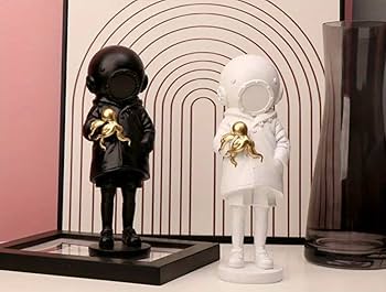 Amazon.co.jp: 宇宙服の少女 フィギュア 白 : ホビー