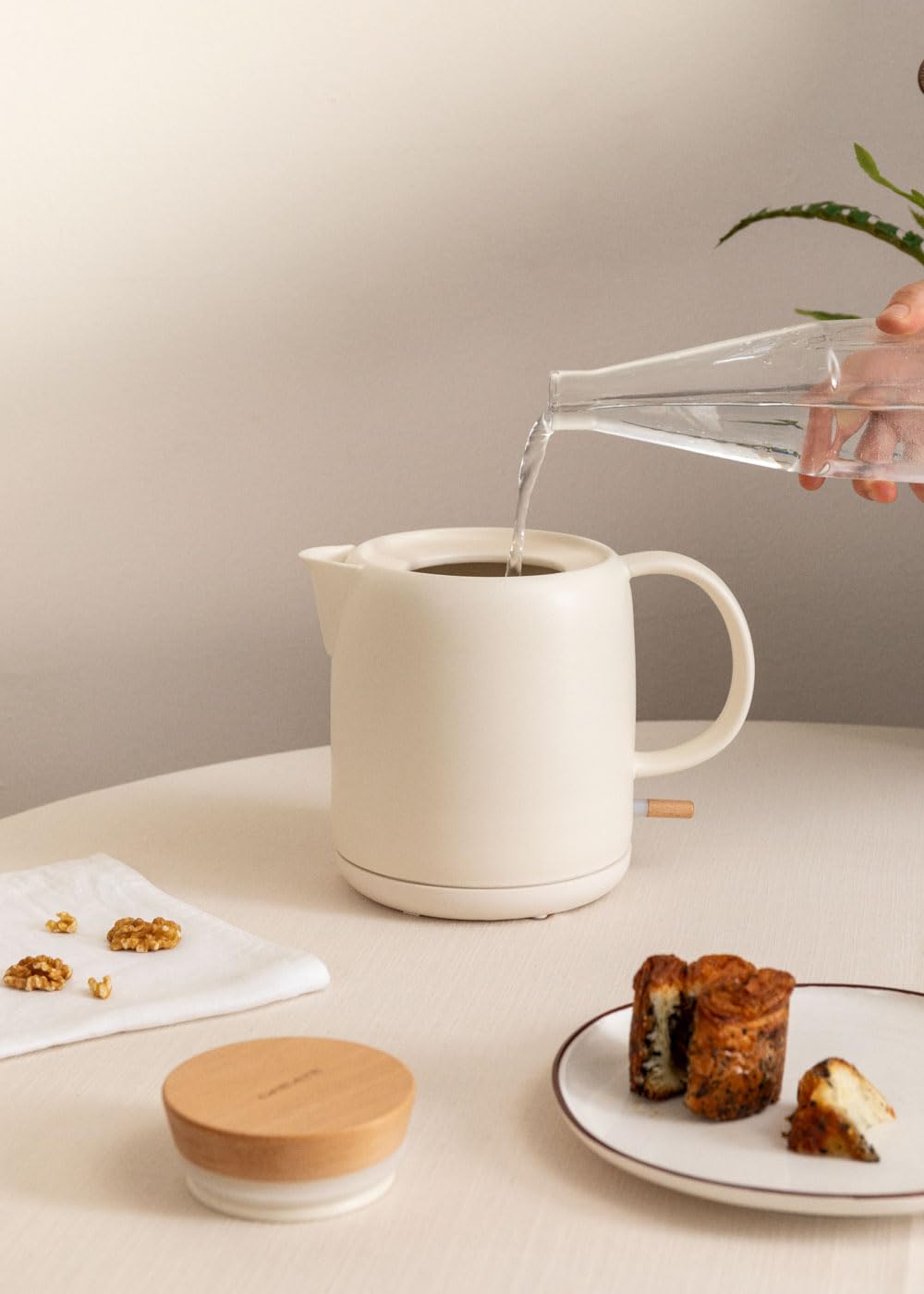 CREATE/KETTLE CERAMIC/Bollitore elettrico in ceramica bianco sporco/Corpo in ceramica, riscalda in 5 minuti, capacità di 1L, sistema di autospegnimento, 1200W