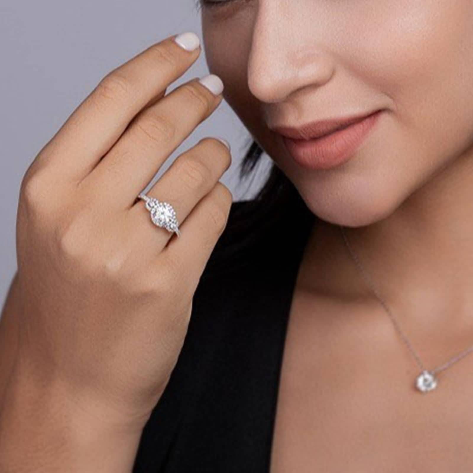 Anello di fidanzamento da donna, anello di fidanzamento con moissanite circolare da 1 ct, in argento 9 carati, misura 17 (18,1)