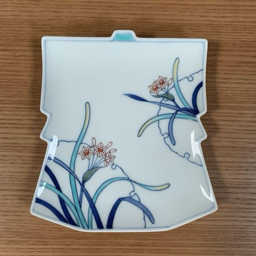 伊万里焼 畑萬陶苑：鍋島 墨弾き青海波朝顔文・雪輪水仙文 着物型皿 2枚セット☆ 伊万里焼 畑萬陶苑：鍋島 墨弾き青海波朝顔文・雪輪水仙文 着物型皿 2