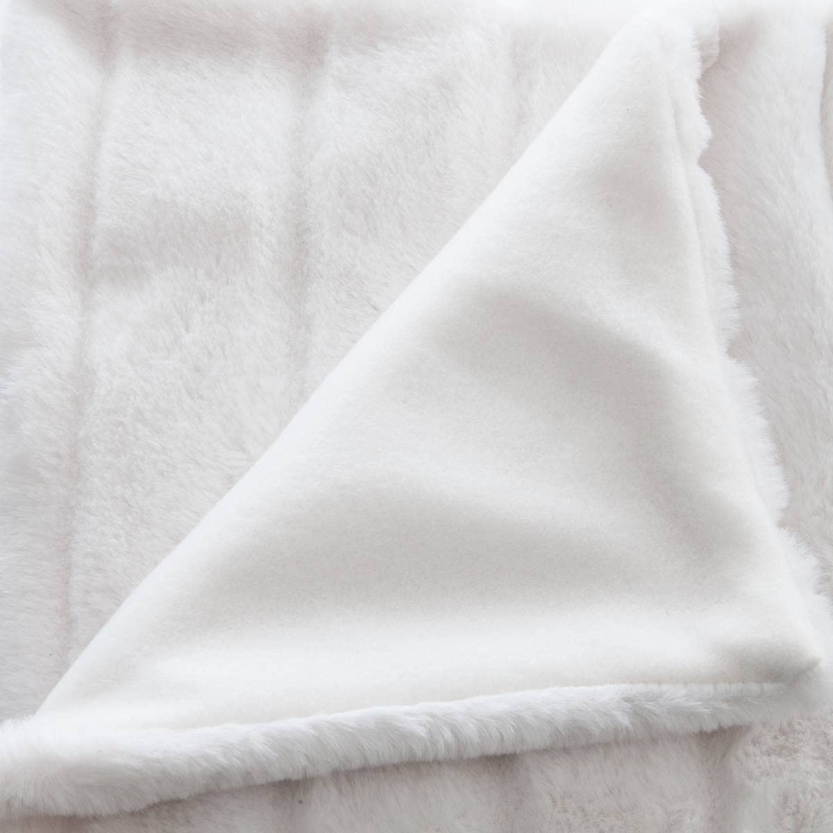 HomeMaison - Plaid a Righe, in Poliestere, 160 x 120 cm, Colore: Bianco
