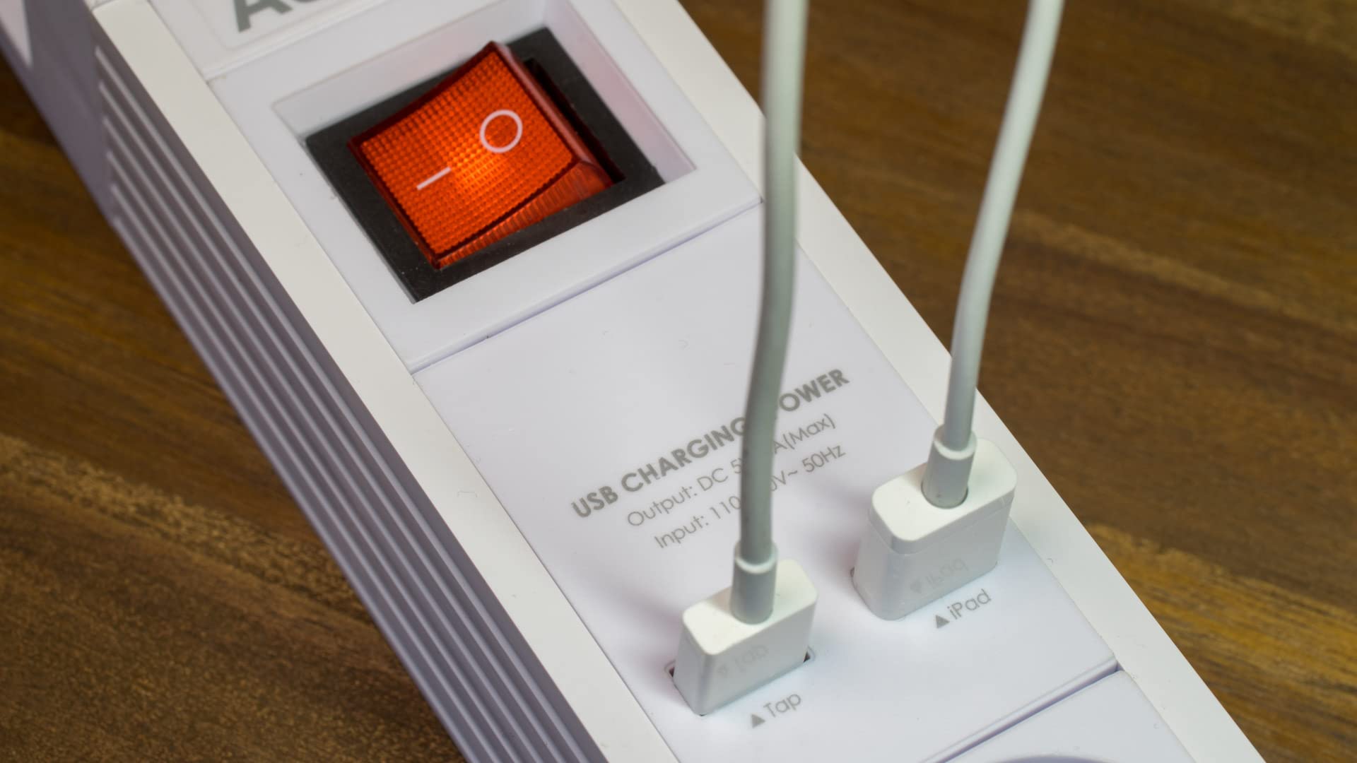 Multipresa USB con 5 prese, 2 porte USB, Interruttore, Multipresa Elettrica con Cavo da 2 m, 3680W/ 3A per Casa, Ufficio, Smartphone