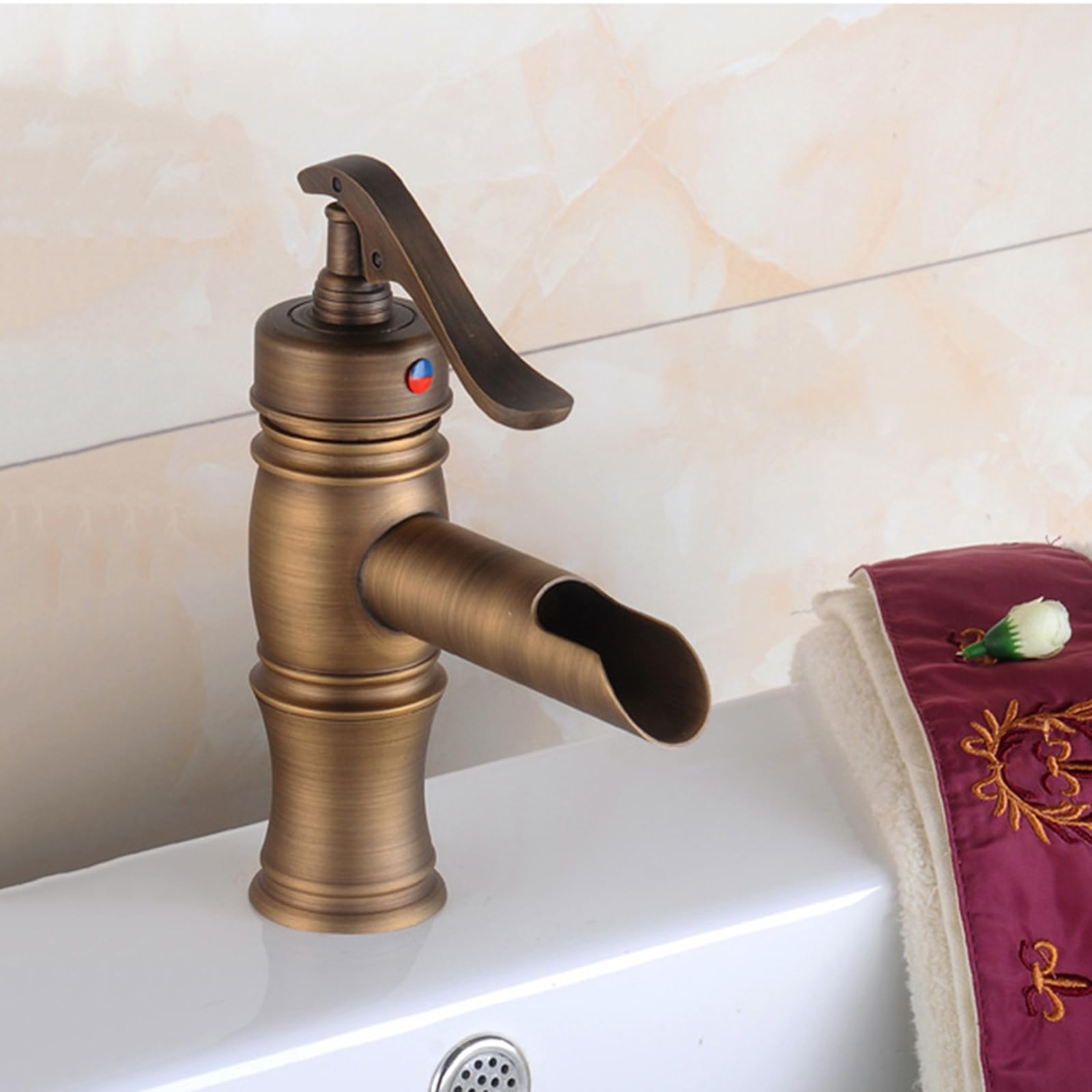 SOHNVWTGD Antique Antique Washbasin Mixer Tap Waterfall Hot and Cold Taps for Bathroom Basin Single Hole Installation