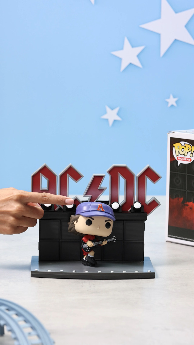 Vinyl Rock Figure Funko Pop! Rocks: AC/DC Angus Young Moment - 6.4 Inch ...