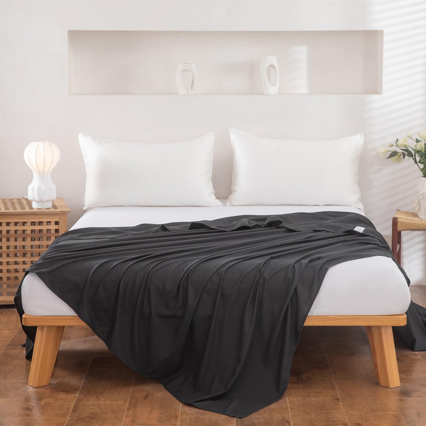 Queen Flat Sheet Only， 90x102Inch Black - Ultra Soft Breathable Brushed Microfiber Top Sheet - Hotel Quality & Wrinkle-Free - Shrinkage, Fade Resistant - Easy Care Queen Sheets