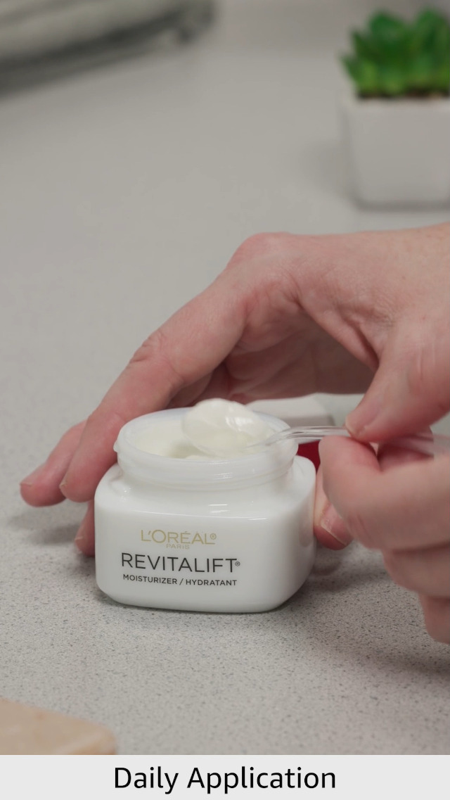 L'Oreal Revitalift Face + Neck Moisturizer 1.7oz./48g New Sealed Plus Bonus