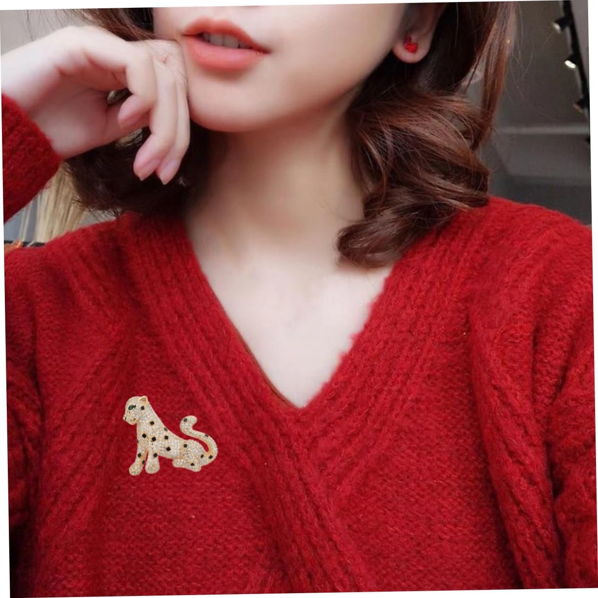 Ipetboom Leopard Brooch Pin for Women Creative Fashion Accessory Gold-tone Funny Decorative Brooch for Bags and Clothing Unique Animal Design