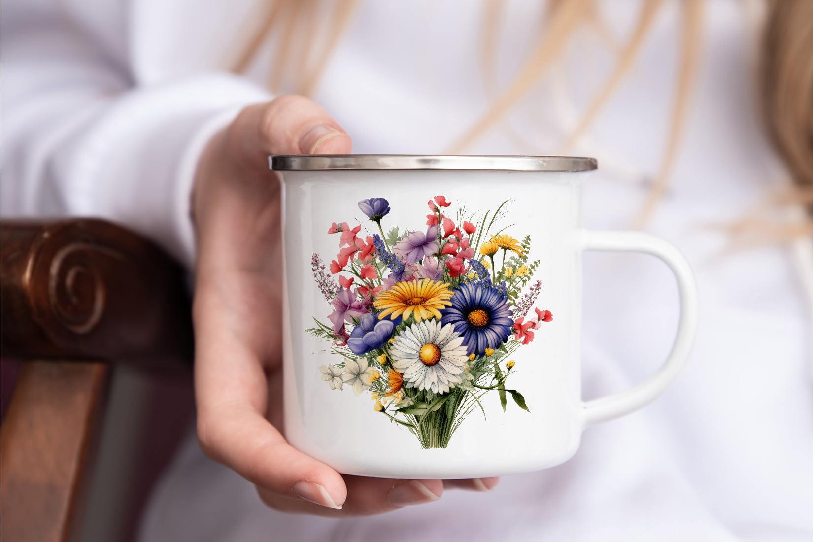 MAXIKIWI - Tazza da campeggio smaltata resistente per caffè o tè per uso interno ed esterno - Fiori invernali ad acquerello - 350 ml