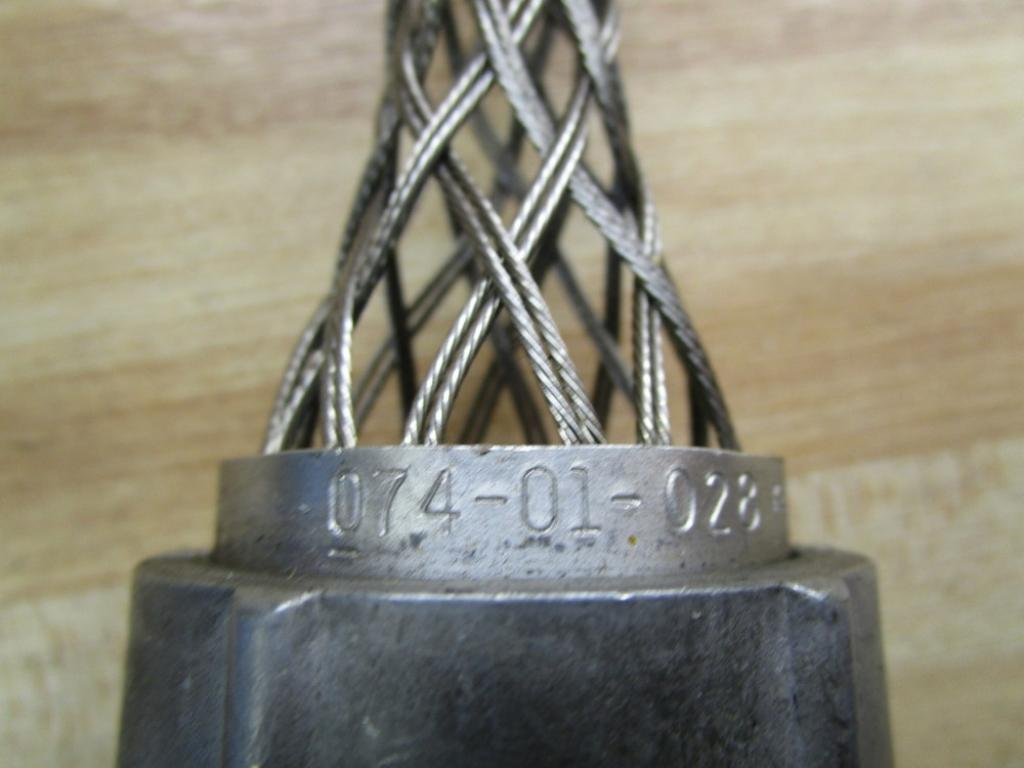 Hubbell 07401028 Deluxe Cord Grip, Straight Male, 10.25