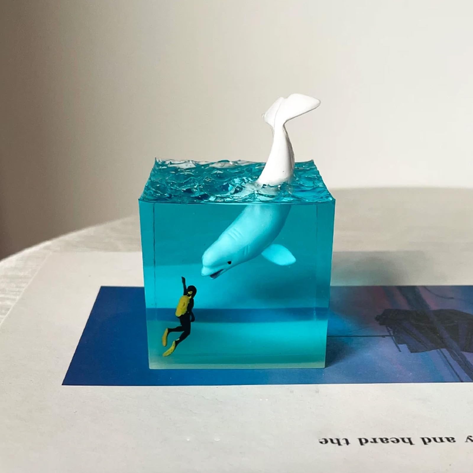 Lampada artigianale in resina, diorama squalo balena realistico, luce notturna decorazione marina, lampada da tavolo USB per camera e scrivania(B,Without base 7cm/2.8in)