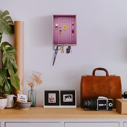 Miniatura 10 de Llavero de Friends y marco de puerta de Mónica, bonito regalo para los amantes de la mercancía de los programas de televisión, ganchos morados