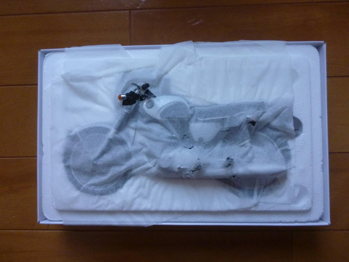 Amazon.co.jp: 希少・・未展示／1/10 エブロ ホンダ CB72 1960 1台