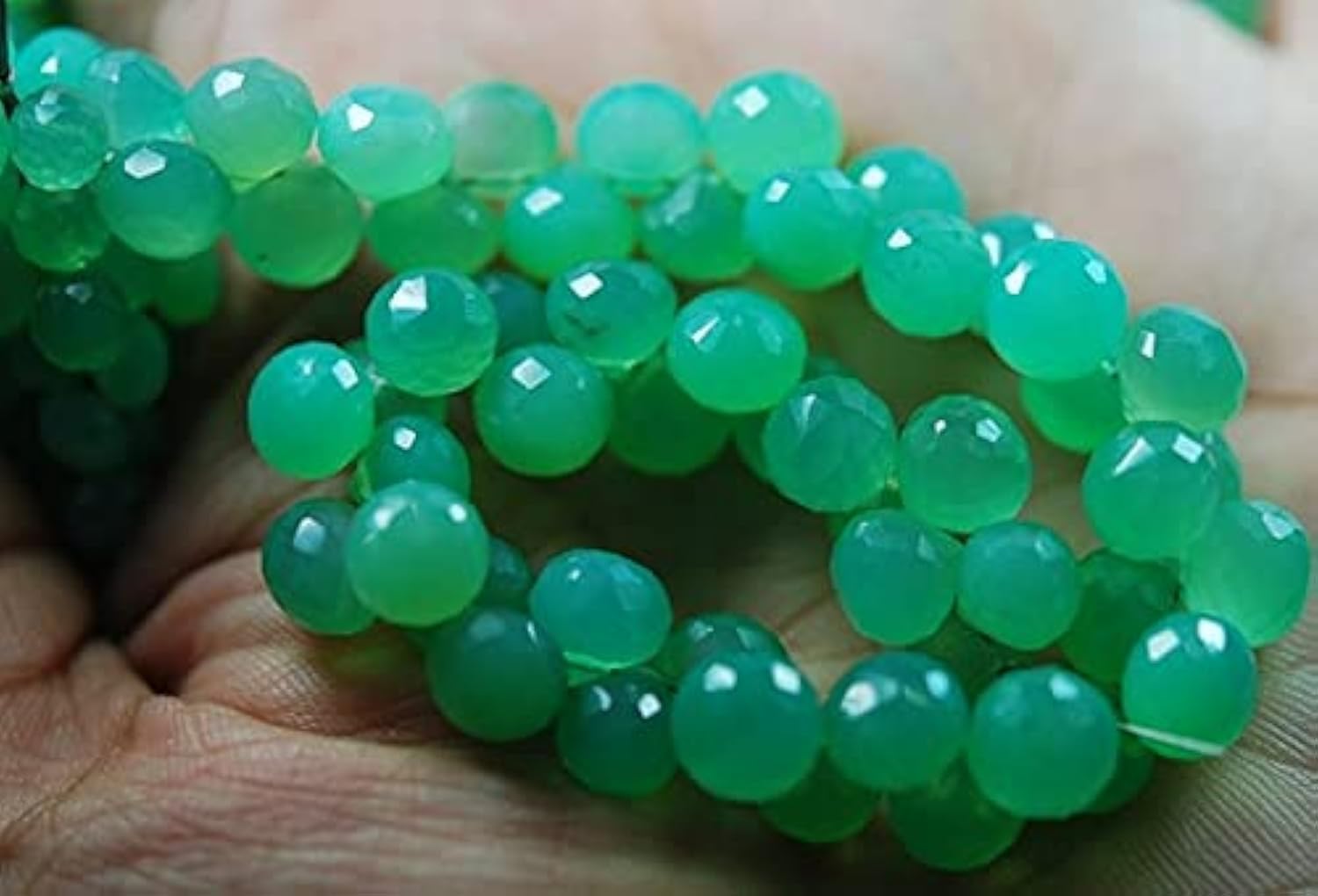 Chrysoprase naturelle en perle briolette pour vos bijoux d'été bohèmes