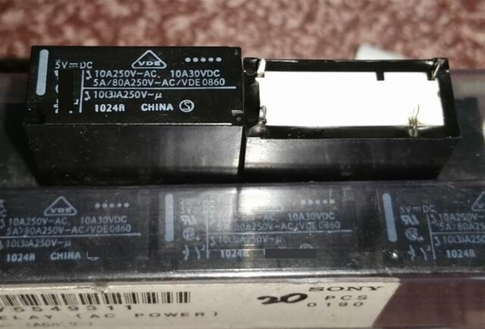 Relais 4 broches H1AA005T commutation 10A stable tension 5V - 3