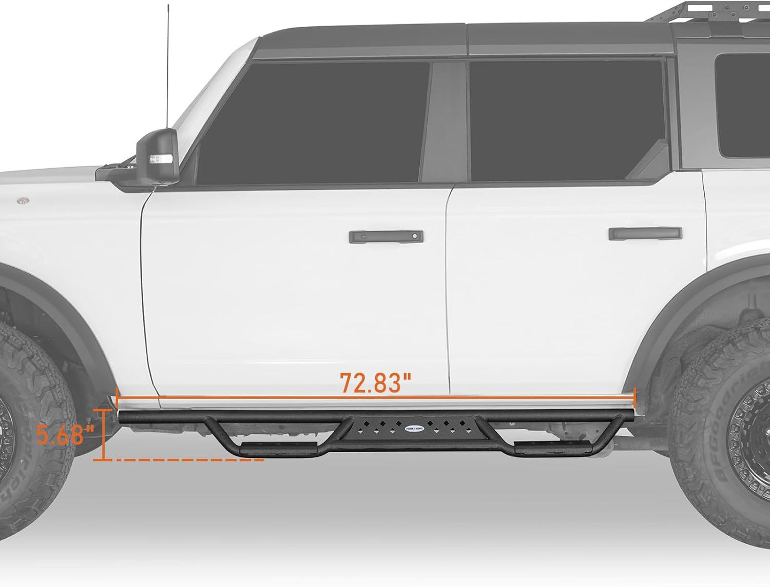 Жакын план view of the Hooke Road side step showing the non-slip step pads with hollowed-out square shapes.