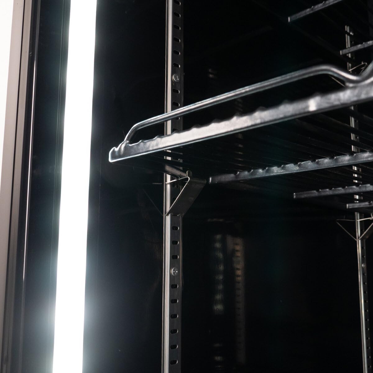 GastroHero Getränkekühlschrank Eco 630 630L Glastür Innenbeleuchtung schwarz Gastronomiebedarf