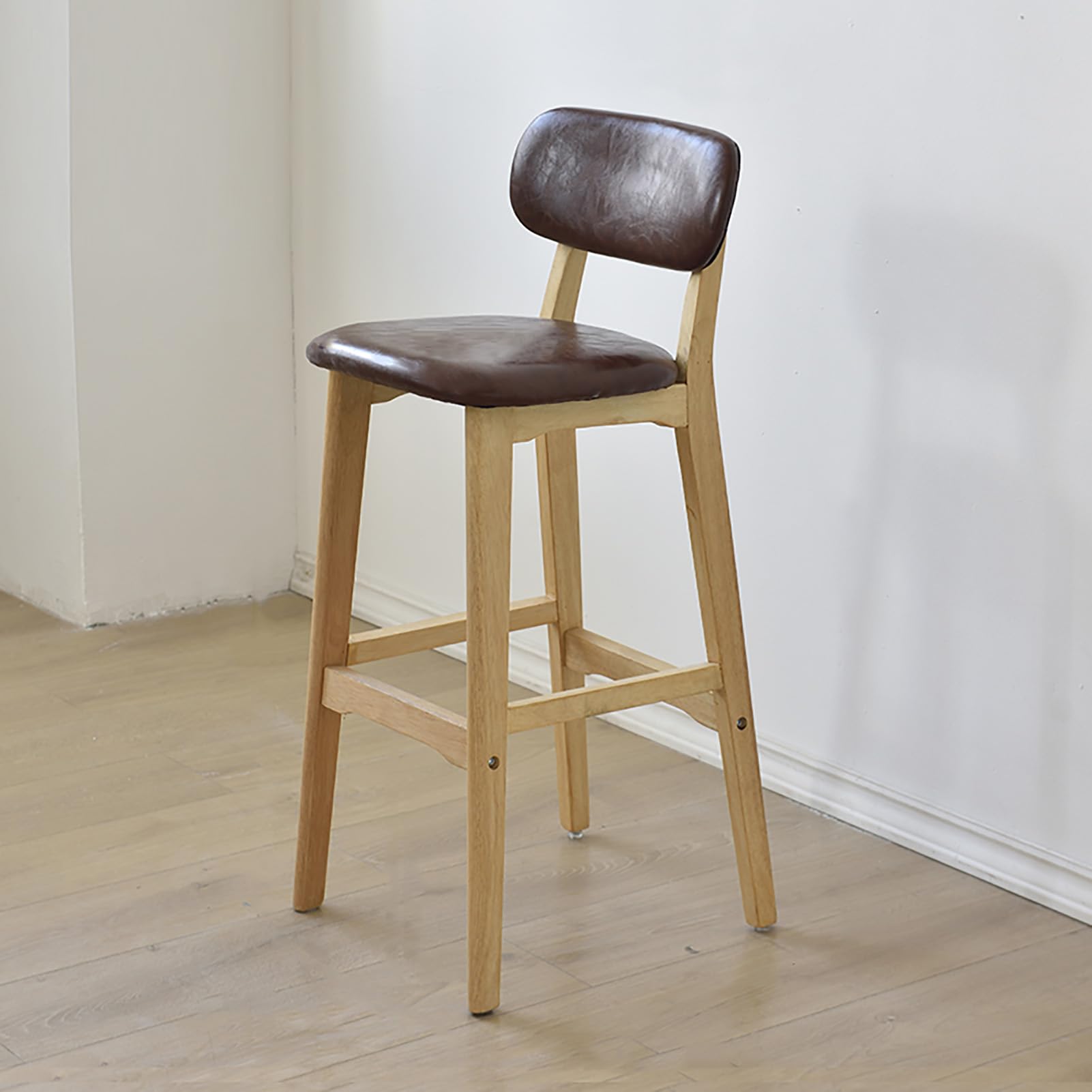 Tabourets de bar design pour îlot de cuisine et moments conviviaux au café