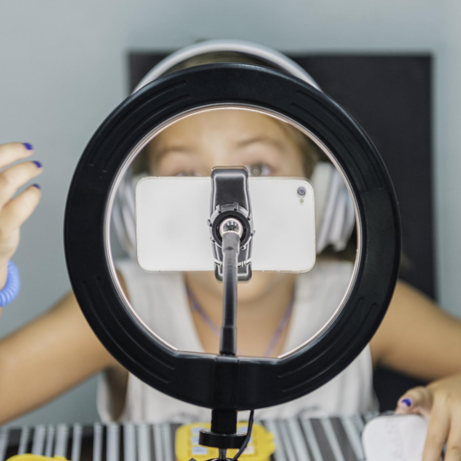 Angoily Cellphone Fill Light with Brightness Rotatable Tripod Lamp for Selfie Live Streaming Powered Compact Design for Easy Portability for Video Calls