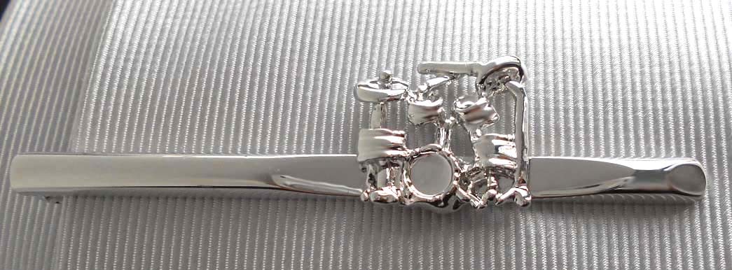 Schlagzeug drums Krawattennadel silbern glänzend ca. 6,8 cm lang m.i. Germany + Geschenkbox - Schmuck und Schutz für die Seidenkrawatte