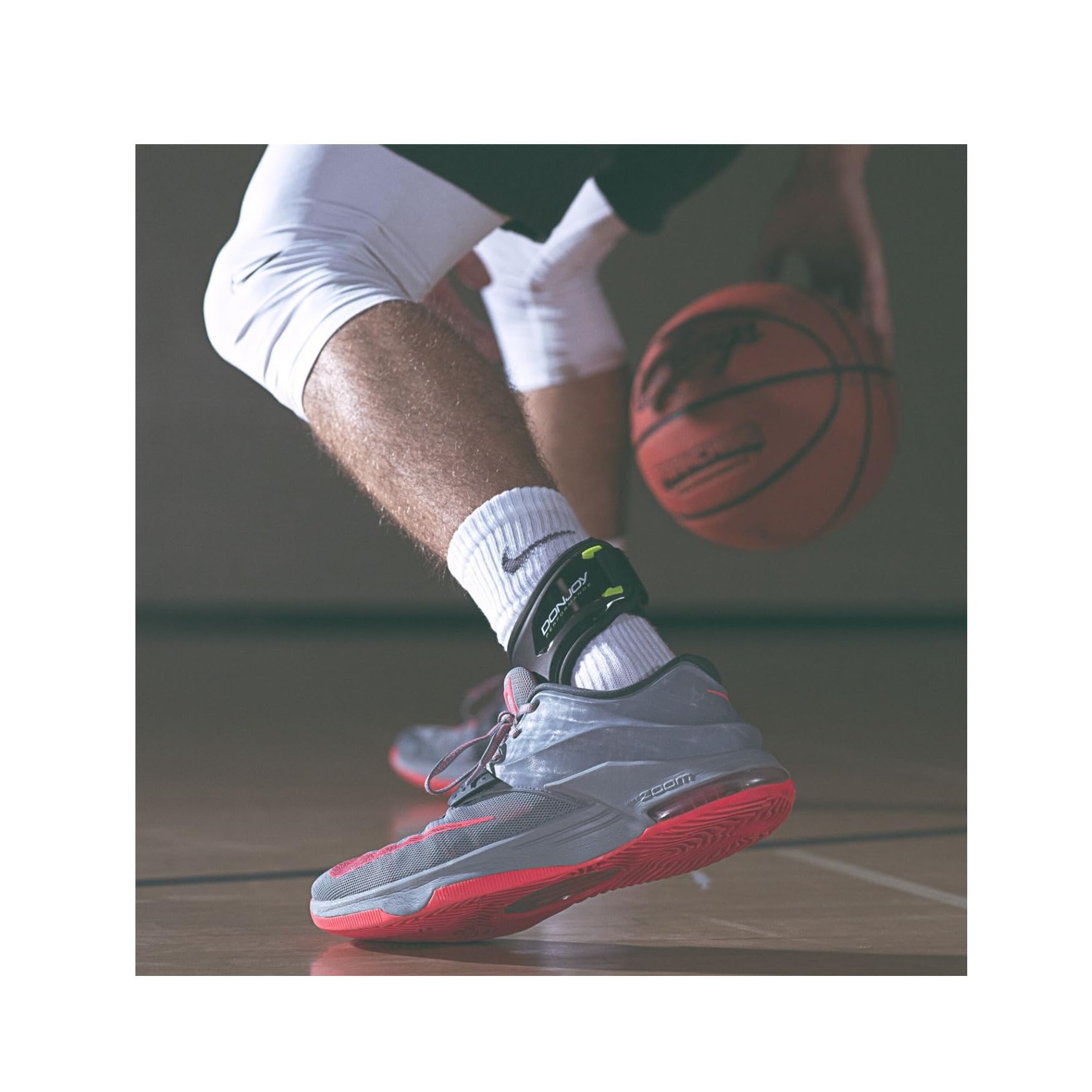 DonJoy Performance - Tobillera con soporte POD®, el mejor apoyo para conseguir estabilidad, para los esguinces de tobillo y torceduras provocadas por el fútbol americano, fútbol, baloncesto, lacrosse, voleibol - DP151AB05-BLK-XS-R, Pie derecho, XS, Negro