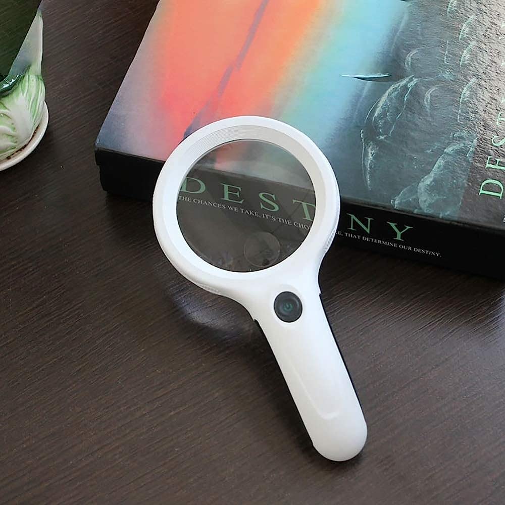 Lupa Iluminada con 8 Led, Aumento De 20X Y 30X, Ligera Y Portátil, Ideal para Lectura Y Aficiones. Incluye Paño para Lentes Y Bolsa. Color: Blanco.