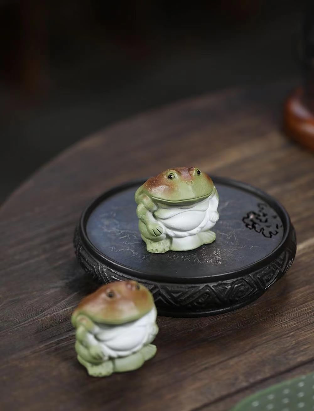 銅製／蛙相撲の置物。【1kgございます　インテリアに】。 Amazon.co.jp: 萌え かわいい 相撲 カエル 置物 オブジェ 動物