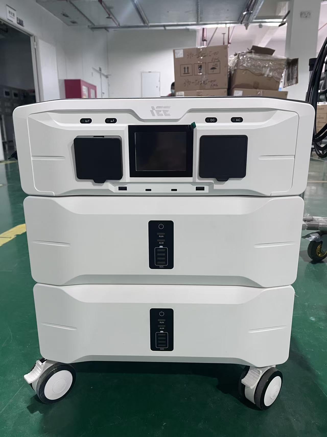 Power Bank Solar Generator for Cell Phone SP5000 B2560 01