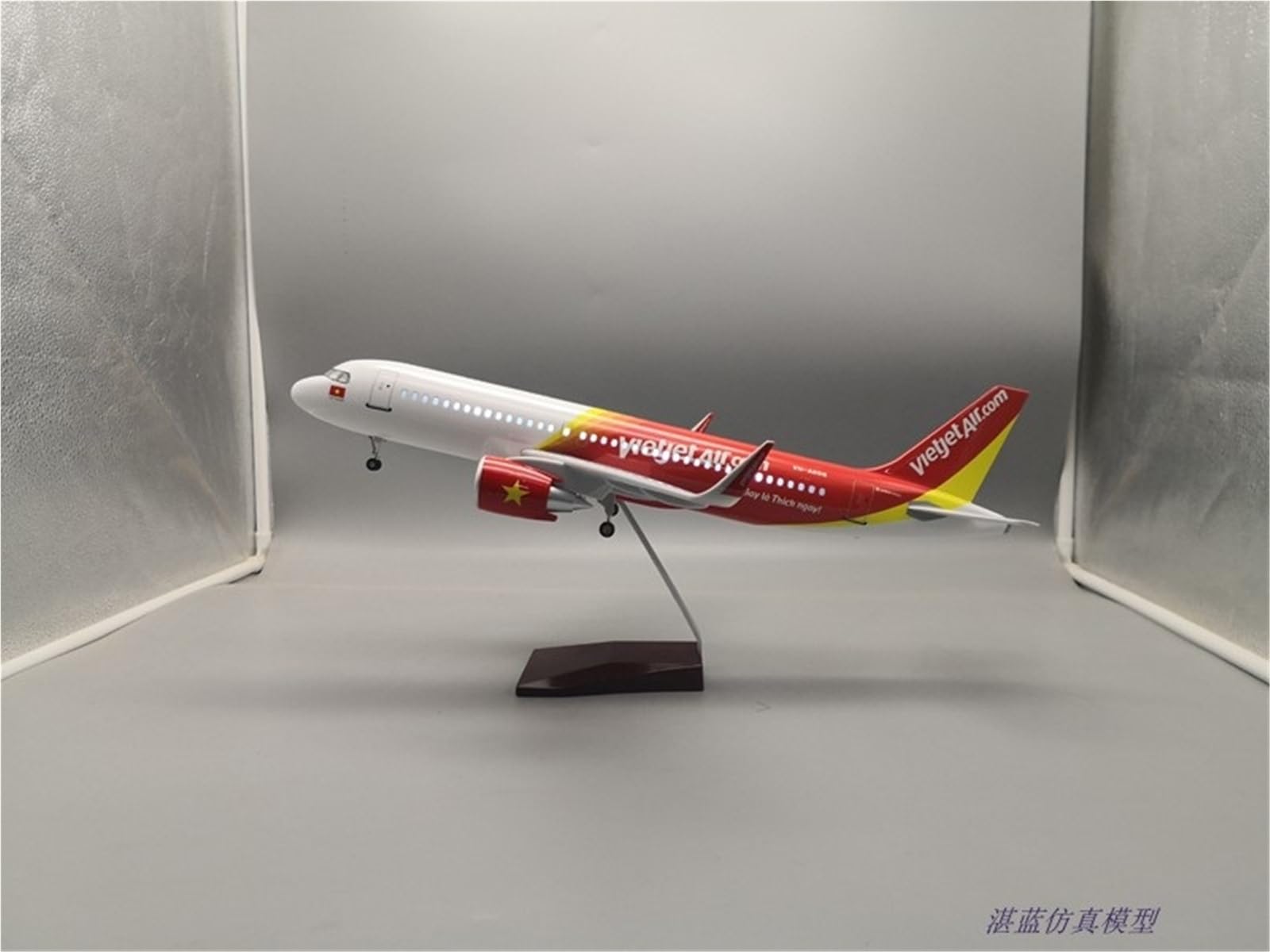 Repliki modeli samolotów 1/80 model odlewu kolekcjonerski samolot 47cm VietJet Air dla Airbus A320 repliki samolotów pasażerskich miniaturowy model samolotu (bez światła)