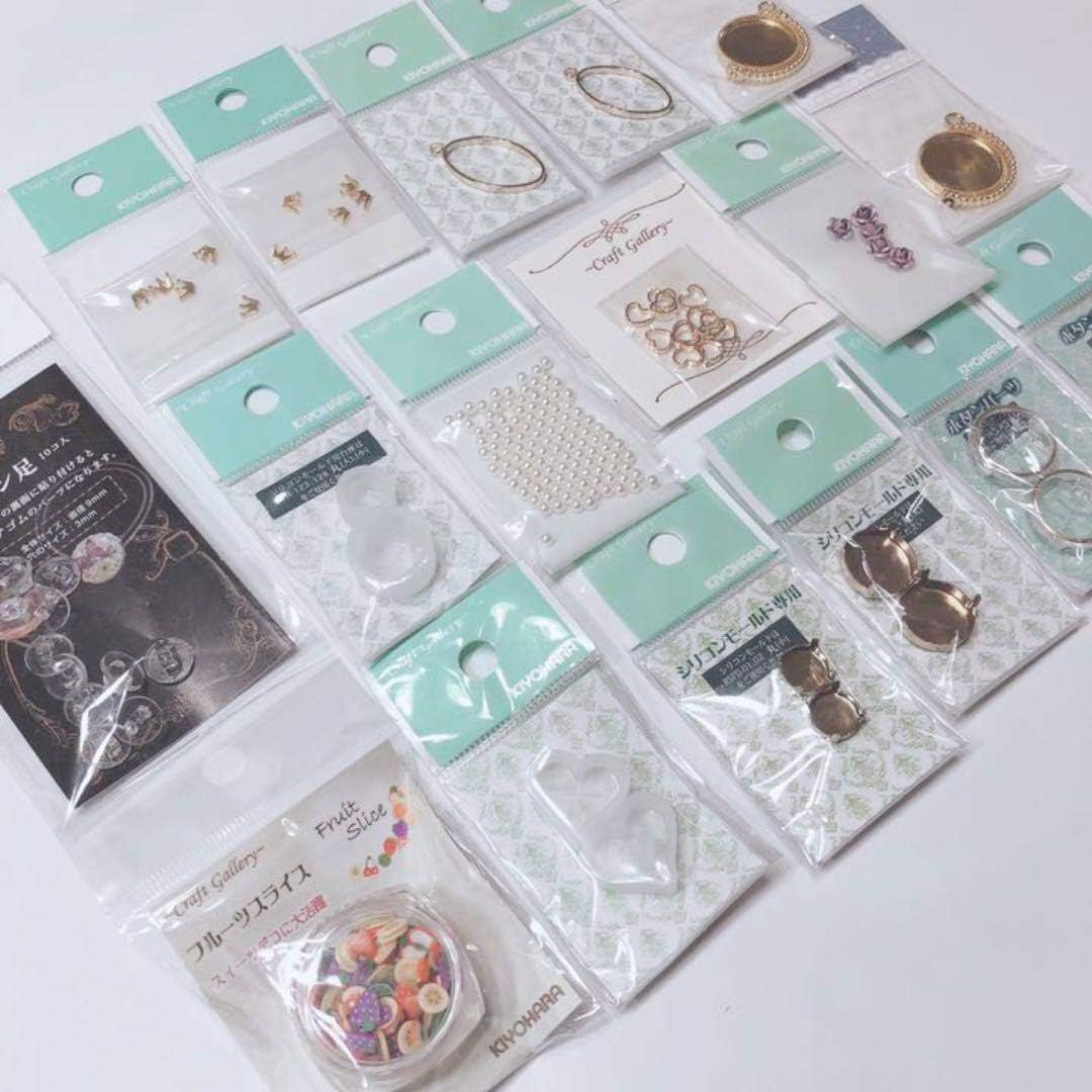 蓄光パステルイエロー系ムーンシェイカーキーホルダー レジン