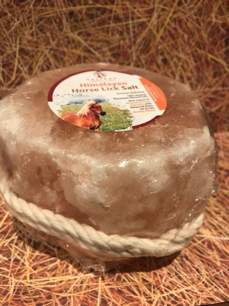 SALTEAN 12x sale rosa naturale da leccare animali dell'Himalaya | Corda sospesa | Adatto a tutti gli animali | 1-1,5 kg Sale| (12 pezzi in una scatola)