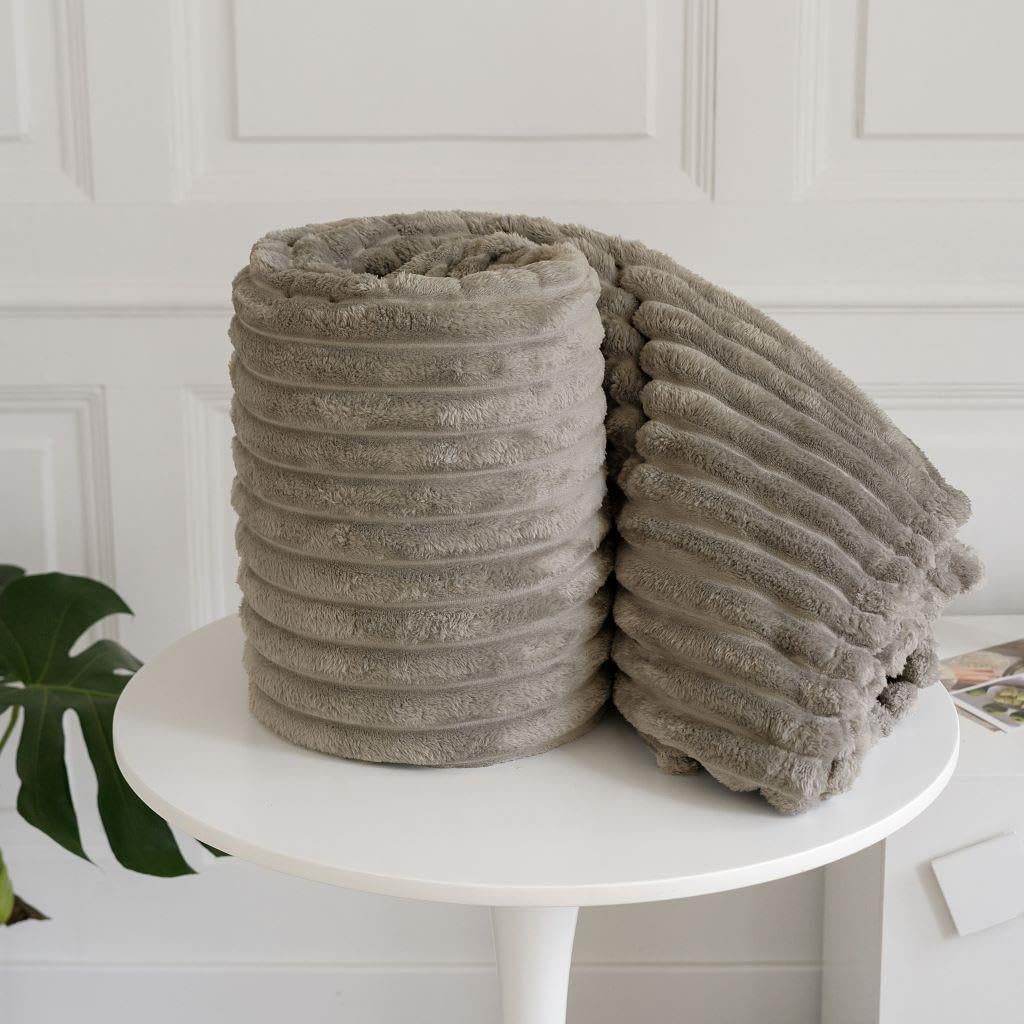 Chunky Ribbed Faux Fur Throw Blanket Beige 150 x200cm