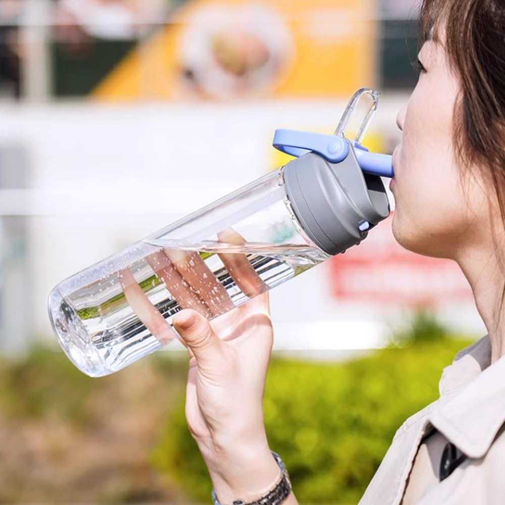 MRKU Sportliche Wasserflasche aus Kunststoff mit Deckel, auslaufsichere Quetschflasche mit Griff für Fitnessstudio, Fitness und Büro