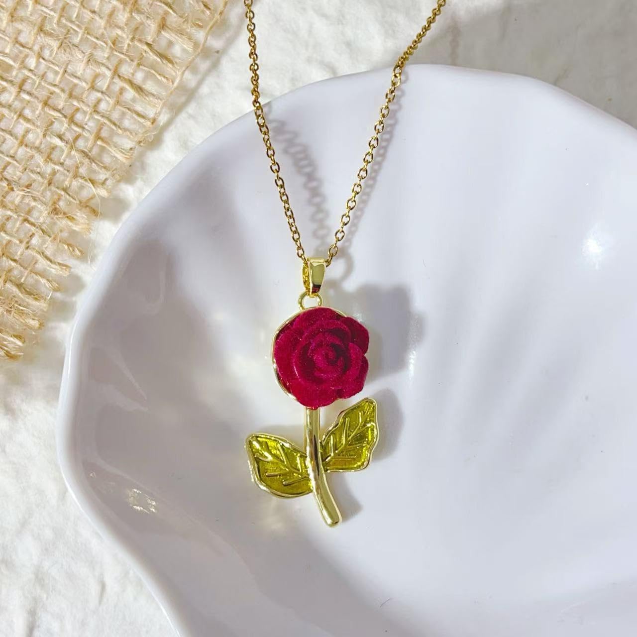 ONLYJUMP Rose Alloy Necklace for Women Heart Pendant Copper Zircon Light Luxury Fashion Jewelry Dainty Romantic Statement Necklace for Daily Wear Ideal Valentine's Day Anniversary Birthday Gift