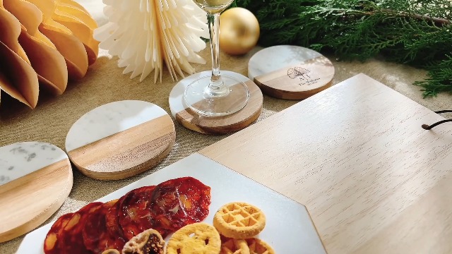 Juego de Tabla de Cortar de Madera y Mármol con Grabado Personalizado | Tabla para Quesos y Charcutería con Posavasos, Ideal como Regalo para Boda o Inauguración de Hogar miniatura 7