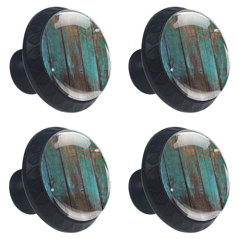 Poignée de meuble pour rénover un placard usé avec 4 boutons ronds arbre coloré
