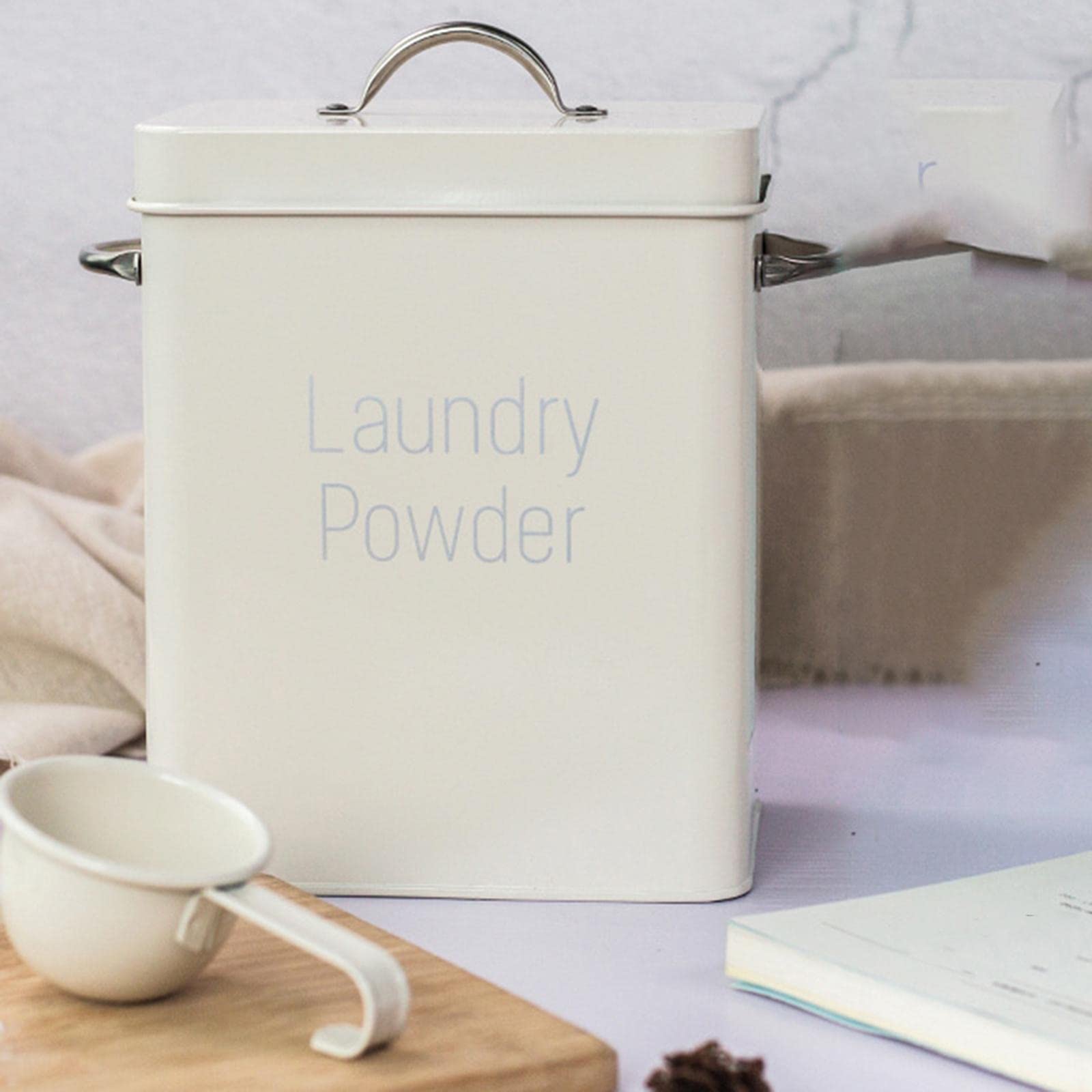Contenitore per Detersivo Lavatrice con Ampia Apertura Coperchio Ermetico Cucchiaino Dosatore E Manico Facile da Trasportare Adatto per Cucina Bagno