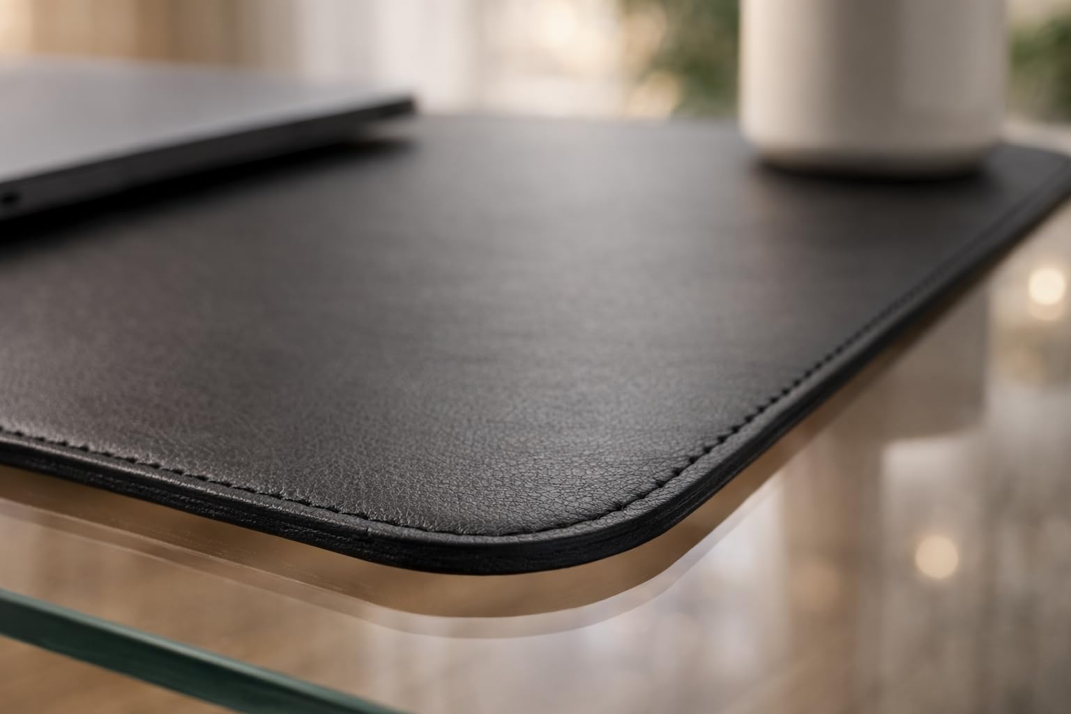 Sottomano Scrivania in Pelle Personalizzato con Incisione Nome, Testo o Logo — Regalo Laurea, Professionisti, Ufficio — Deskmat Artigianale Retro Sughero, Made in Italy [Nero, 60×40 cm]