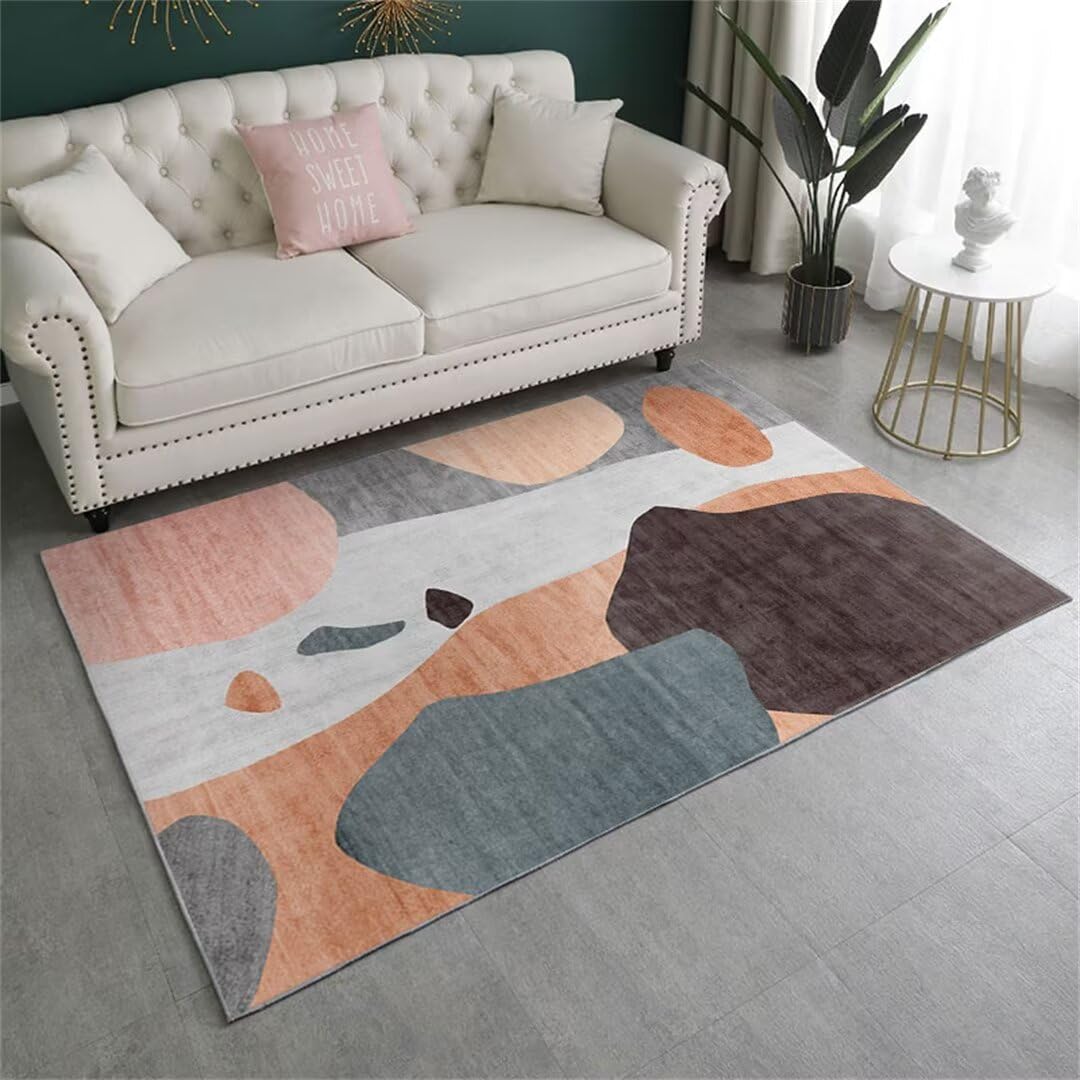 Tapis à poils courts doux et minimaliste pour un salon élégant