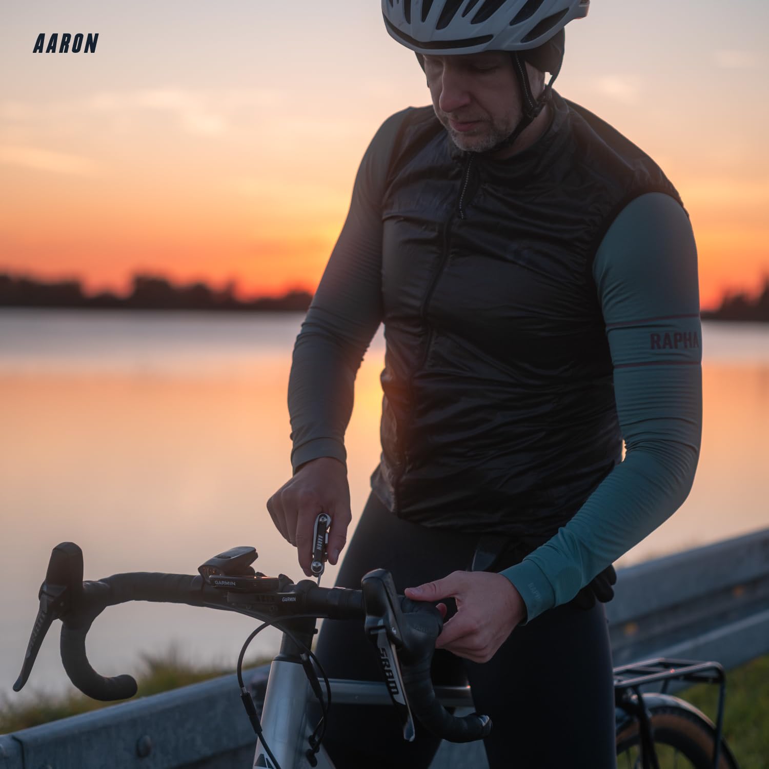 AARON Narzędzie wielofunkcyjne 20 w 1, narzędzie wielofunkcyjne do roweru ze stali nierdzewnej/aluminium, składane mini narzędzie rowerowe z wieloma funkcjami w kolorze czarnym
