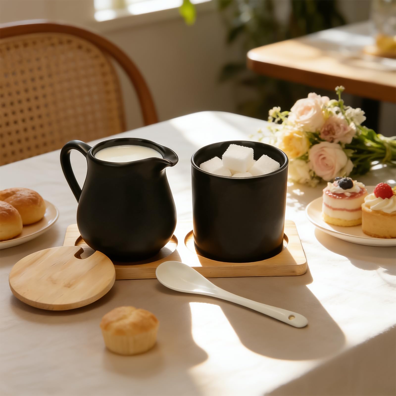 Set per Latte e Zucchero, Zuccheriera con Cucchiaino e Coperchio Lattiera in Ceramica Zuccheriera con Vassoio in Legno Adatto al Microonde e alla Lavastoviglie