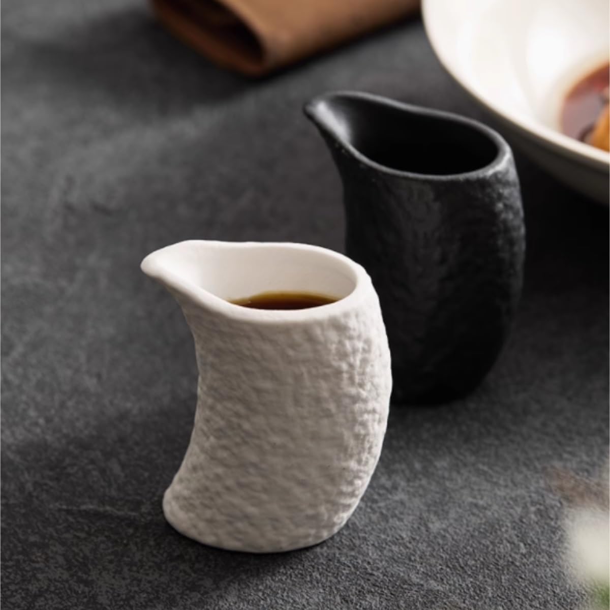 Salsiera per salsa per condimenti per insalata, ristorante occidentale, per bistecche, salse, tazza creativa in ceramica bianca, per cucina e ristorante (nero)