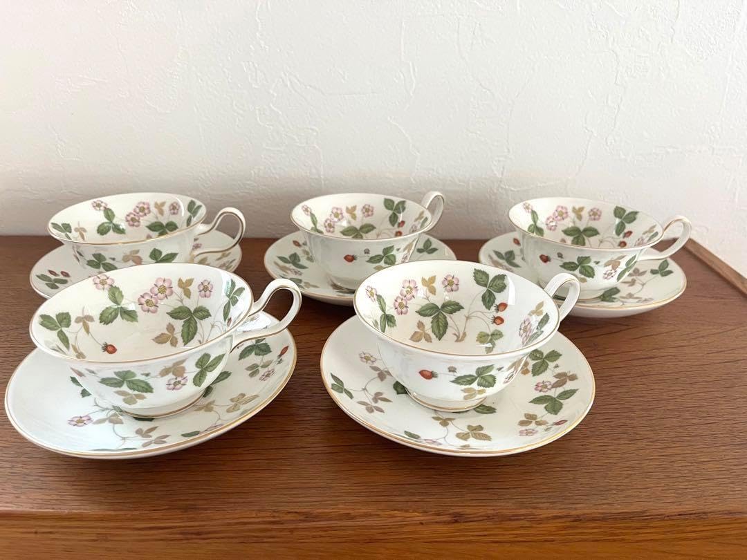 小*梅様  ストロベリー＆バイン プレート & カップソーサー 3客セット ストロベリー アンド バイン カップアンドソーサー