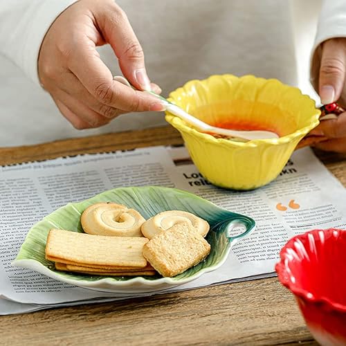 Miniatura 4 de WAYUTO Juego de taza de café y platillo de cerámica 3D con cuchara, hoja de flor, taza de café, taza de té con mango decorativo, tazas florales